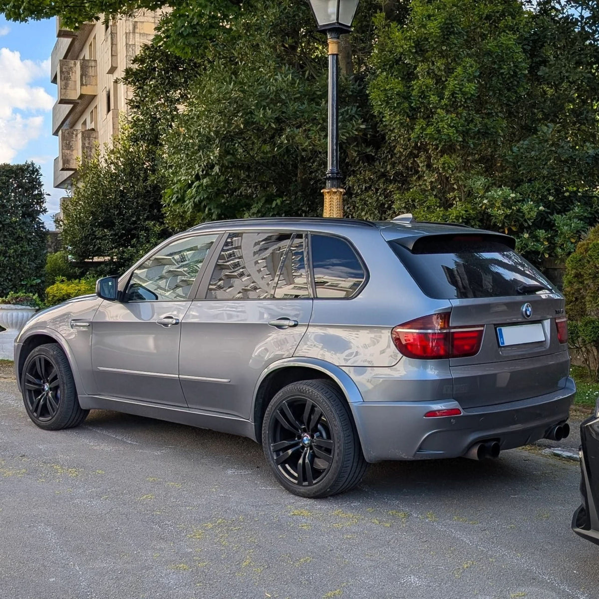 BMW X5 E70 LCI style LED tail light by K2 Industries, showing the sleek red and clear lens design for 2007-2012 models.