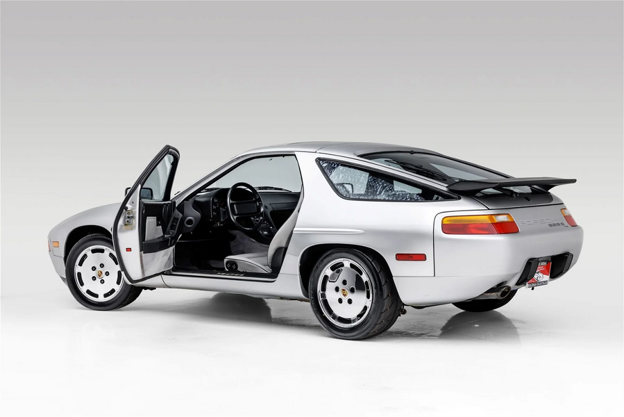 928