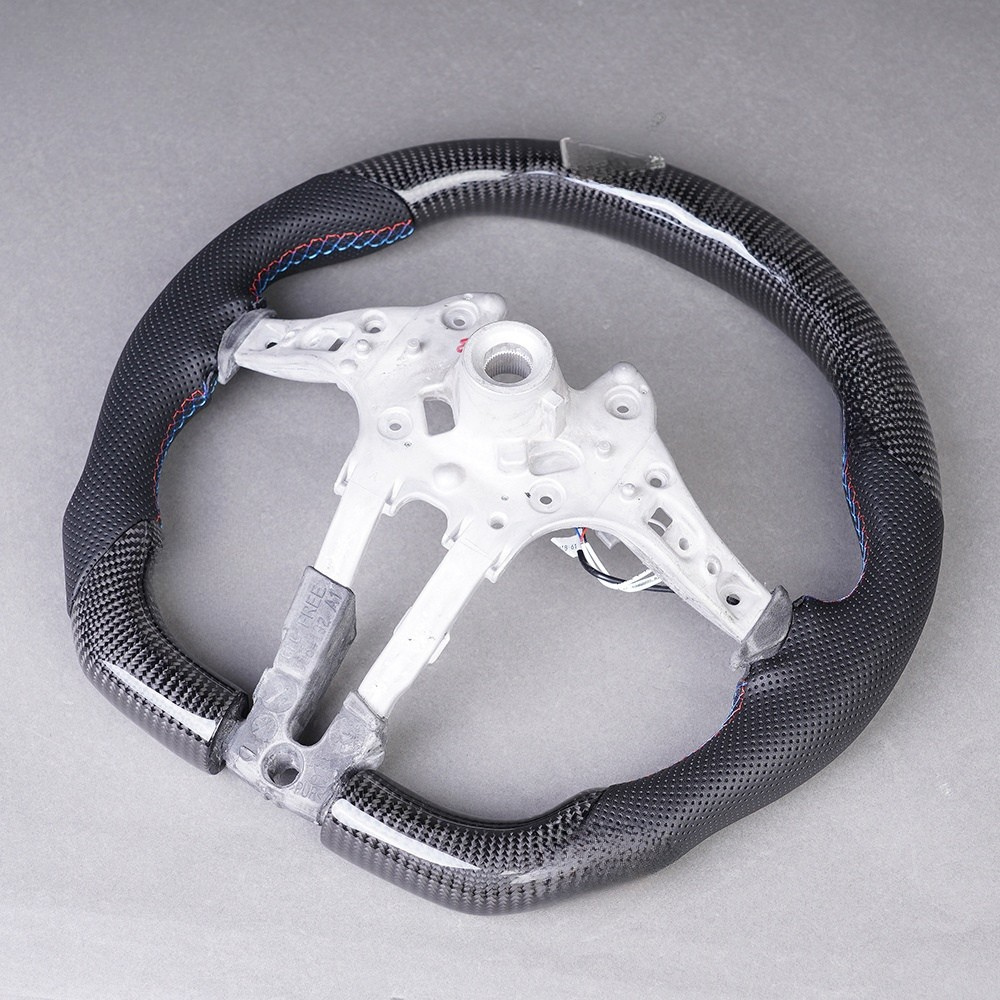 Vekto real carbon fiber LED steering wheel for BMW M3 F30 F80 F82 F87 F32 F36 series, non-heated, close-up view of the steering wheel.