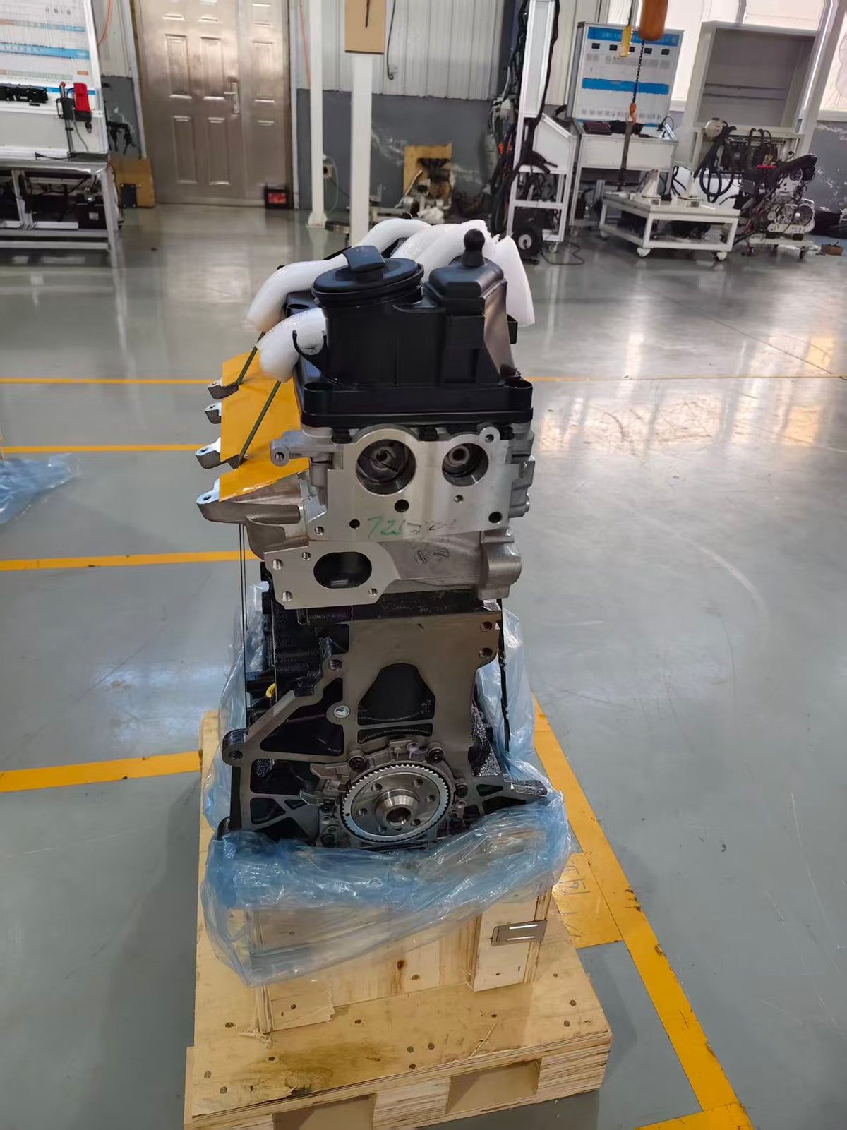Rubede Diesel Engine Assembly for VW 2.0L TDI CJAA CBEA models, featuring engine block and components for 2009-2015 A3, Golf, Jetta