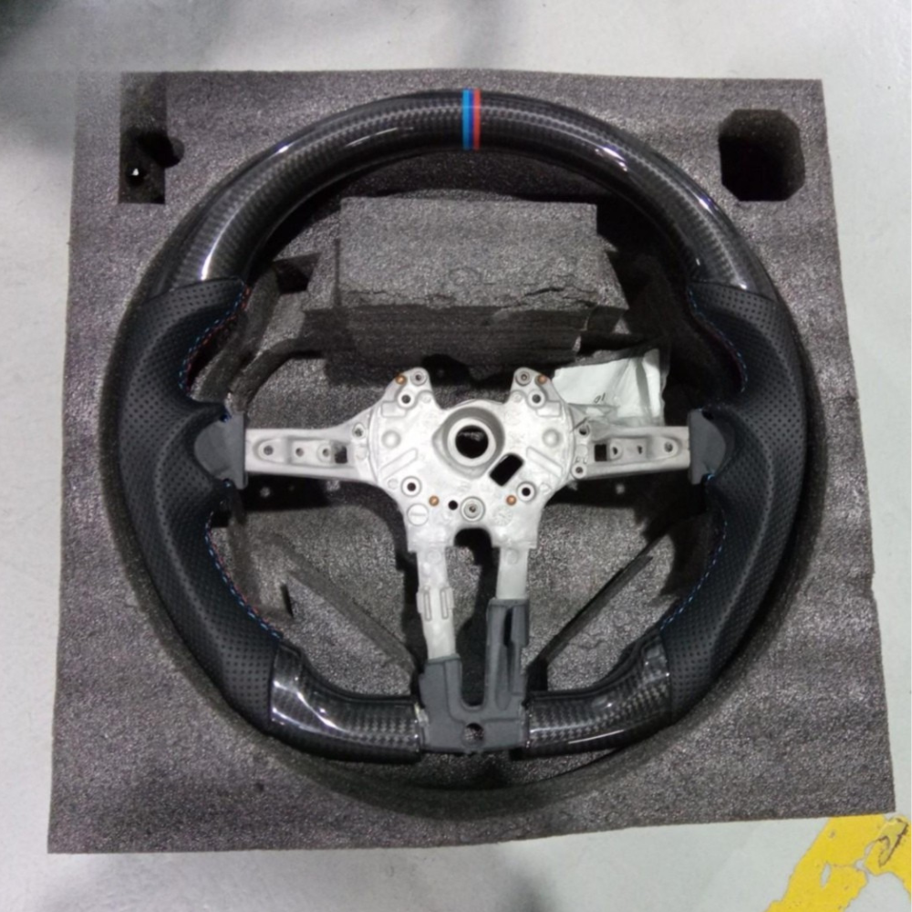 Vekto real carbon fiber M Sport steering wheel for BMW 5, 6, 7 Series, M5, and M8 with sporty design and premium finish.