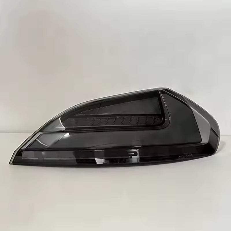 Vekto LED tail lights for BMW Z4 E89 2008-2016 showing sleek, red and clear taillight lenses on a black car.