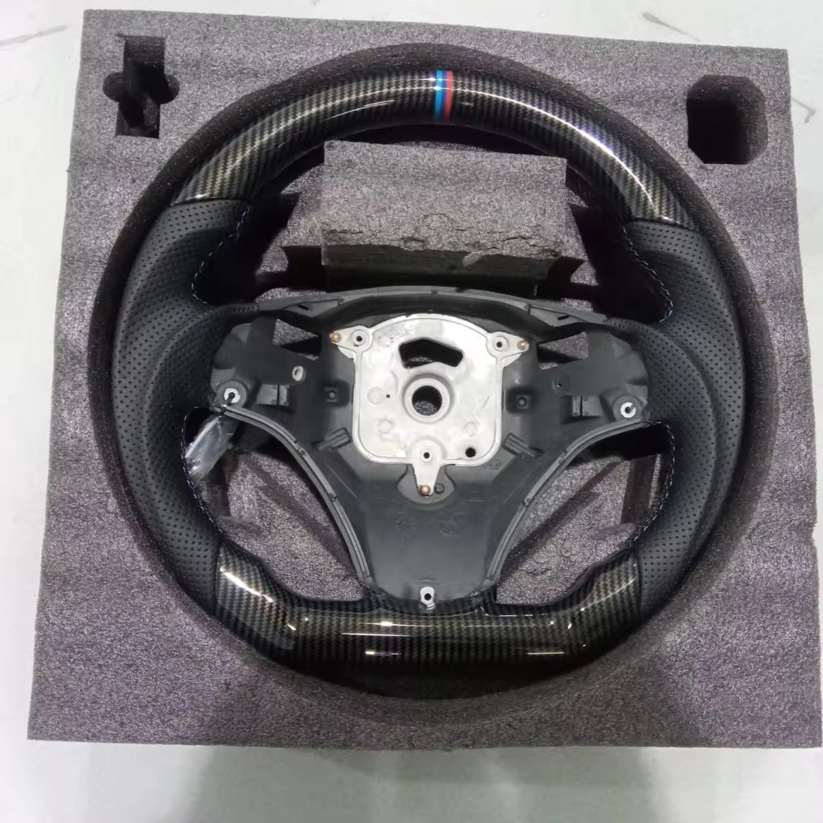 Vekto Hydro-Dip carbon steering wheel for BMW E90/E92/E93 M3 2006-2013, front view showing textured carbon surface and ergonomic design
