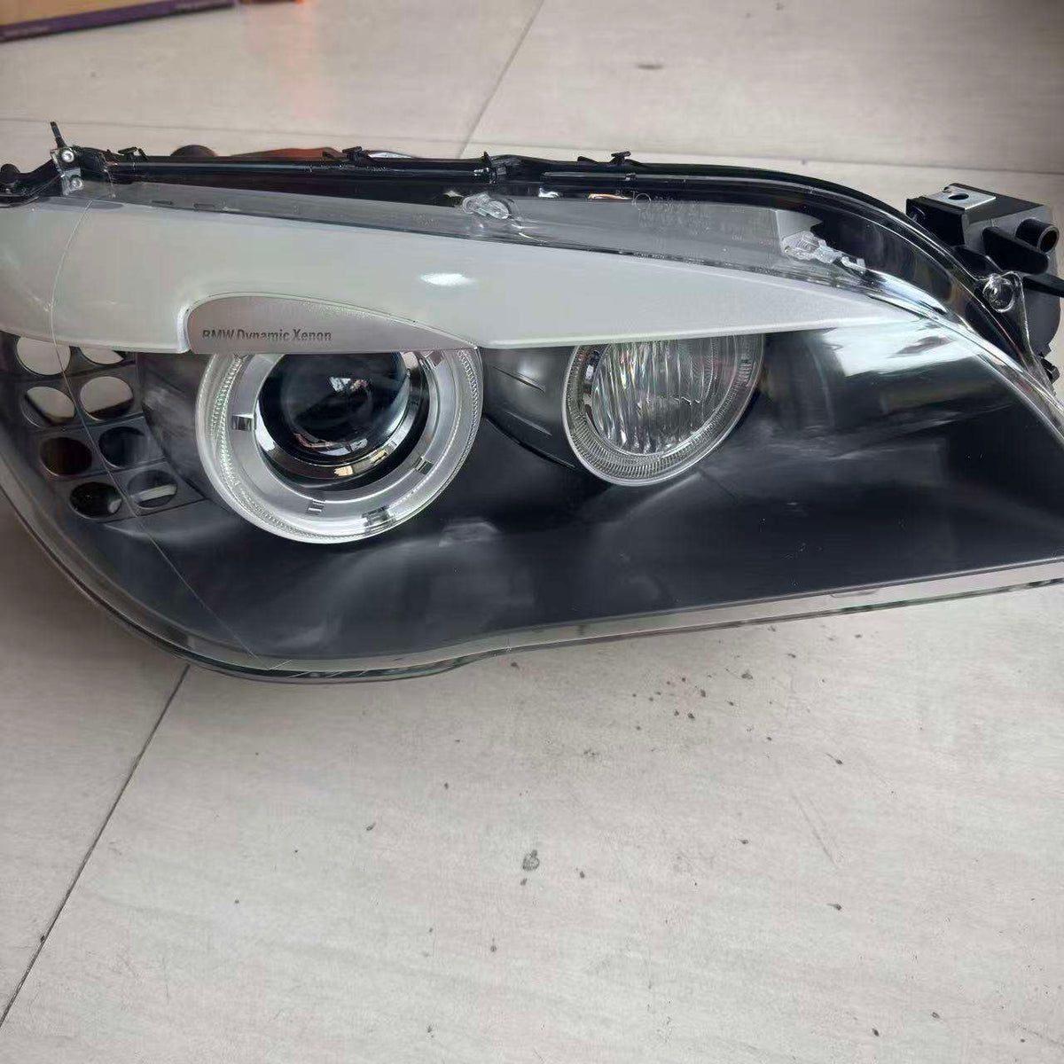 Vekto OEM Xenon HID headlight assembly for BMW 7 Series F01/F02 2009-2013 with AFS, showing the headlight unit with clear lens and reflector.