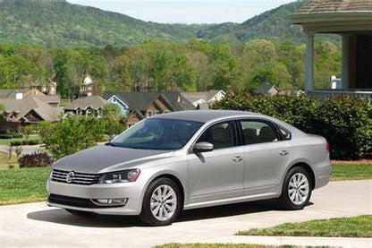 Chongqing Ziptek Auto Parts 3.6L DAS engine with cams for VW Passat 2012-2018 VR6 EA390 engine, shown in engine bay.