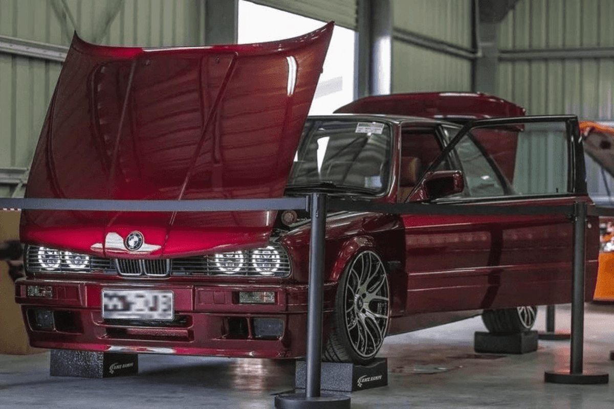 BMW E30 Series 3 front grille and headlights by K2 Industries, showing the classic styling of 1984-1991 vehicle