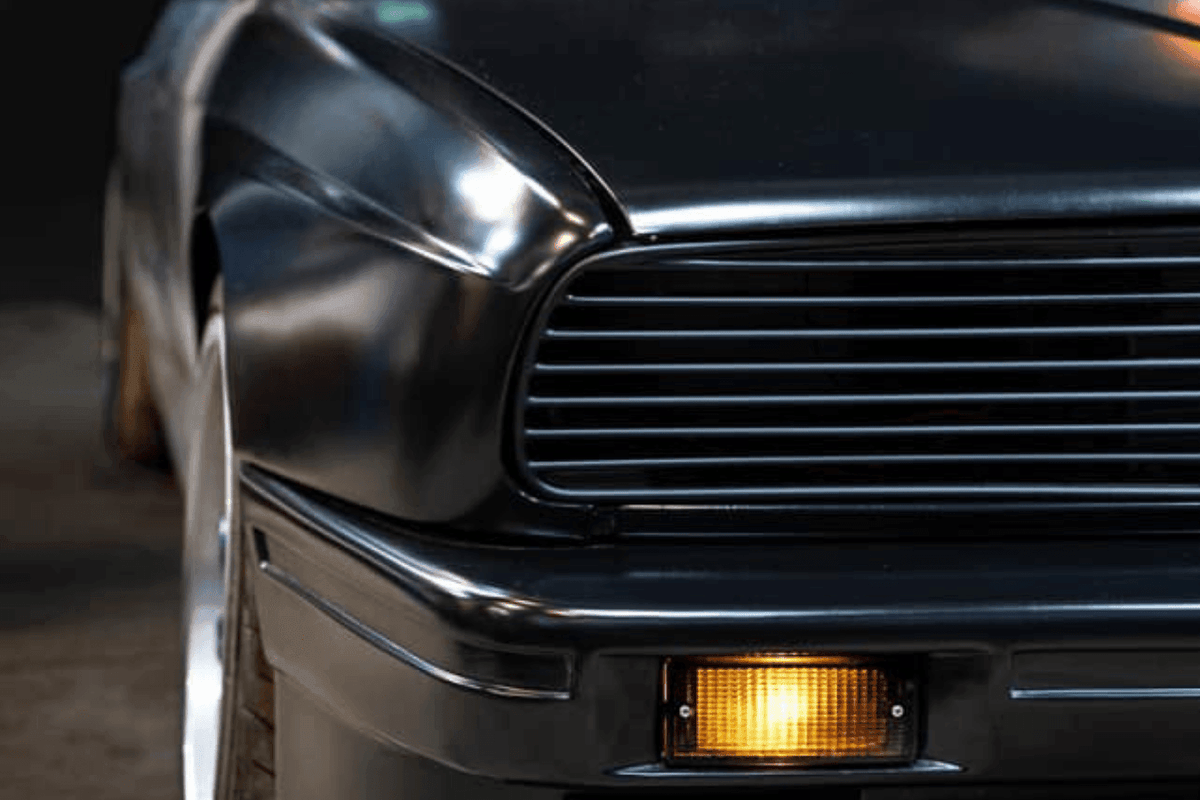 BMW E30 Series 3 headlights and front grille by K2 Industries, showcasing the classic design from 1984 to 1991.
