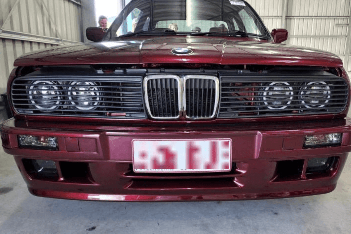 BMW E30 Series 3 headlights and front grille by K2 Industries, classic design for 1984-1991 E30 models, close-up view.