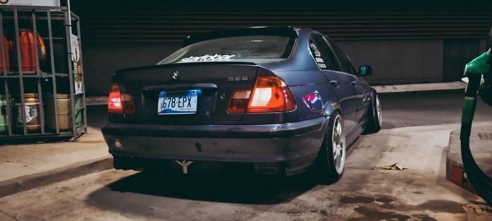 BMW E46 Sedan Series 3 black HM roof spoiler by K2 Industries, side view showing aerodynamic design on 1998-2006 model.