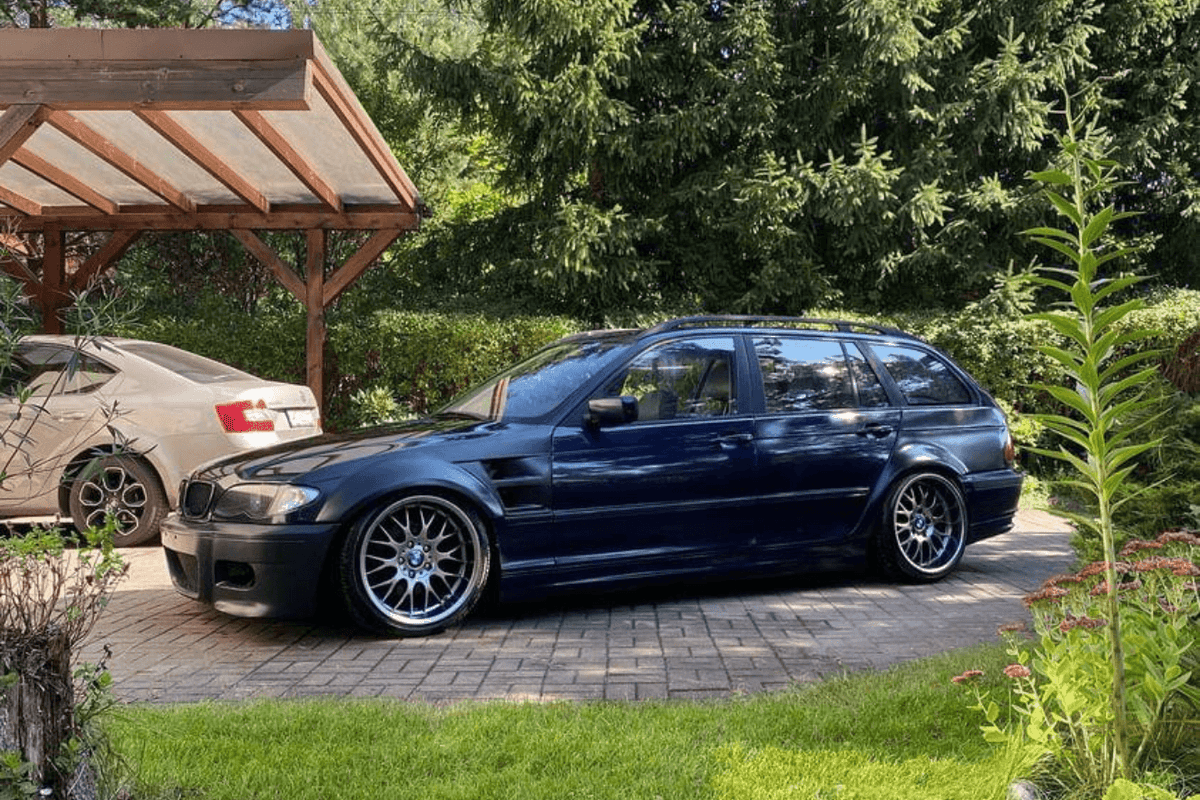 BMW E46 Touring Series 3 wide body kit by K2 Industries, showcasing custom fenders, side skirts, and front bumper for 1997-2005.