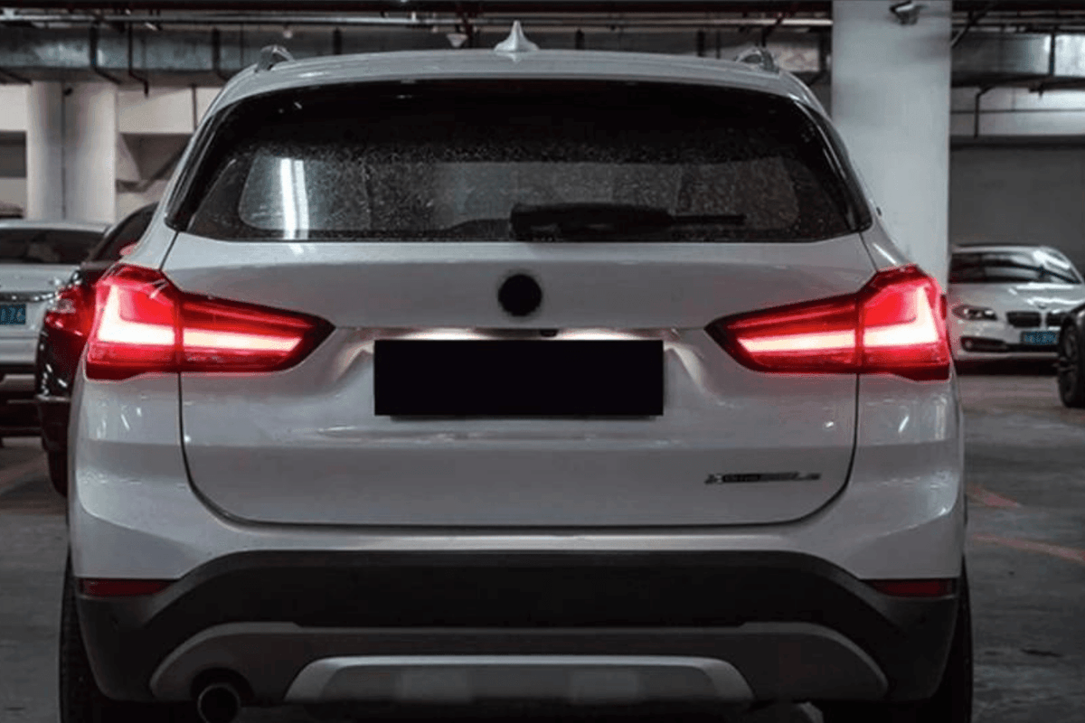 BMW F48 X1 tail light update by K2 Industries, featuring red and smoked variants for models 2016 to 2022.